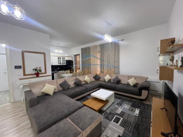 Tirane, jepet me qera apartament 2+1 Kati 8, 122 m² 1.200 € (Delijorgji)