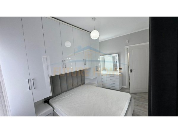 Tirane, jepet me qera apartament 2+1 Kati 8, 96 m² 550 € (Unaza e re)