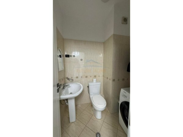 Tirane, jepet me qera apartament 2+1 Kati 8, 96 m² 550 € (Unaza e re)