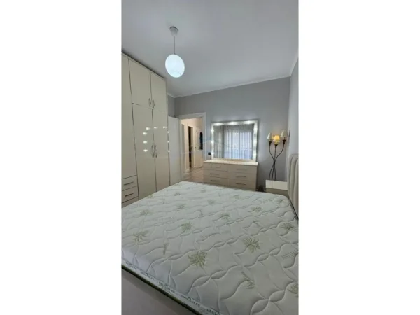 Tirane, jepet me qera apartament 2+1 Kati 8, 96 m² 550 € (Unaza e re)