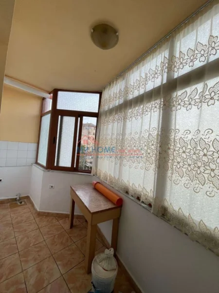 Tirane, jepet me qera apartament 2+1+Ballkon Kati 2, 65 m² 600 € (Don Bosko)