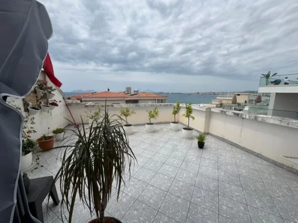 Vlore, shitet apartament 1+1 Kati 8, 62 m² 250.000 € (Rruga Petro Marko)