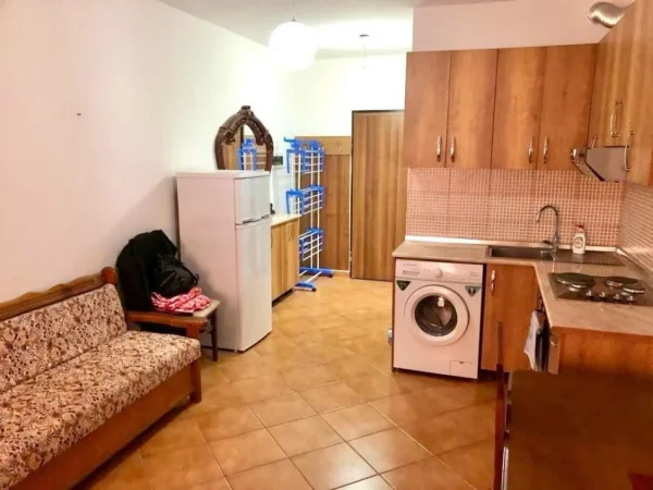 Tirane, jepet me qera garsonier Kati 2, 35 m² (Afër Liqenit Artificial)
