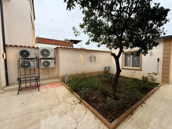 Tirane, jepet me qera apartament 2 Katshe Kati 0, 160 m² 1.500 € (Xhamllik)