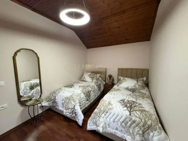 Tirane, jepet me qera apartament 2 Katshe Kati 0, 160 m² 1.500 € (Xhamllik)