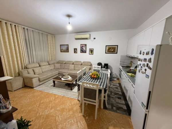 Tirane, shitet Vile 2 Katshe , 300 m² 300.000 € (kashar , casa italia)