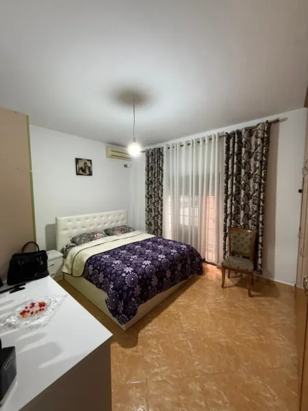 Tirane, shitet Vile 2 Katshe , 300 m² 300.000 € (ish dogana)