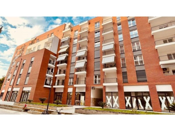 Tirane, shitet apartament 2+1+Aneks+Ballkon Kati 4, 106 m² 202.000 €