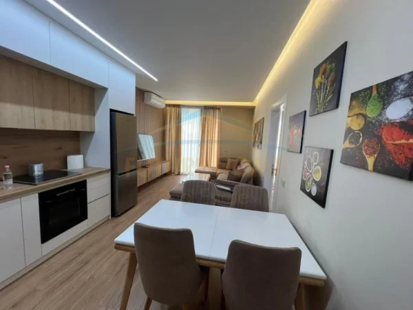 Tirane, jepet me qera apartament 2+1+Ballkon Kati 5, 104 m² 1.000 € (Mine Peza, Golden Tower Residence)
