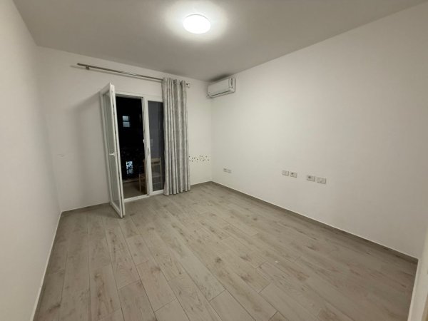 Tirane, shitet apartament 2+1+Aneks+Ballkon Kati 4, 106 m² 202.000 €