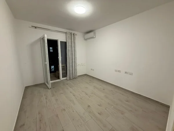 Tirane, shitet apartament 2+1+Aneks+Ballkon Kati 4, 106 m² 202.000 €