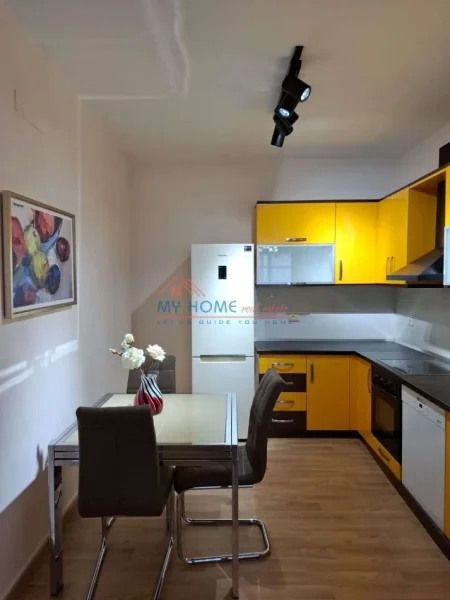 Tirane, jepet me qera apartament 2+1+Ballkon Kati 3, 113 m² 850 € (Rruga Eduard Mano)