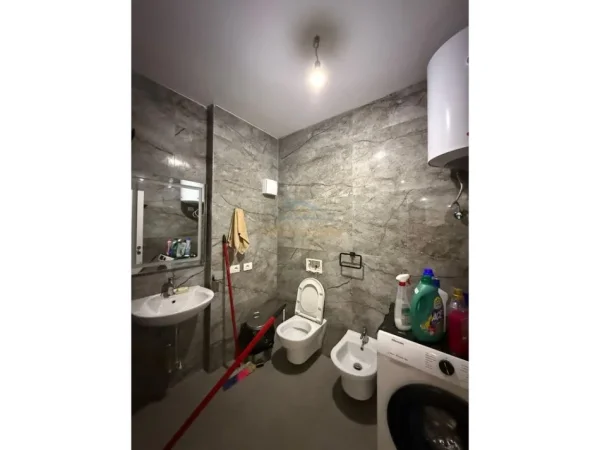 Tirane, jepet me qera apartament 2+1 Kati 2, 84 m² 500 € (Univers City)