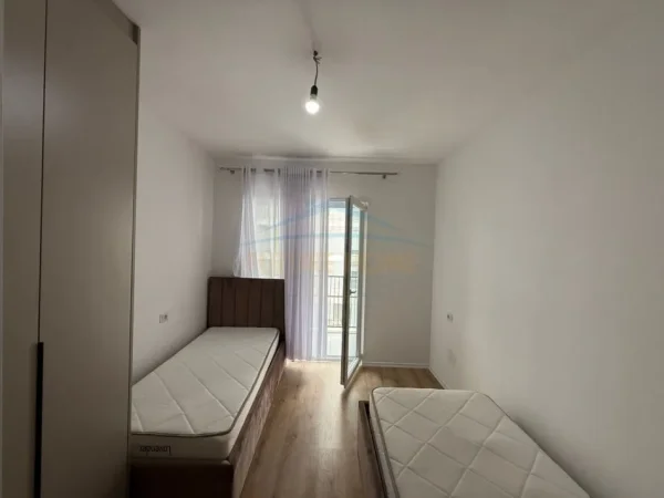 Tirane, jepet me qera apartament 2+1 Kati 2, 84 m² 500 € (Univers City)