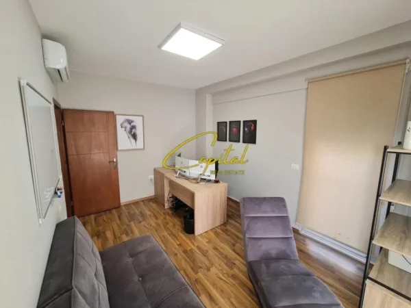 Tirane, jepet me qera zyre Kati 2, 140 m² 1.600 € (21 DHJETORI)
