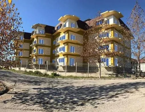 Tirane, shitet apartament 1+1 , 79 m² 130.000 € (Liqeni i Farkes)