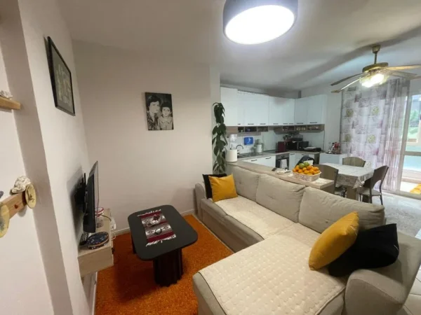 Tirane, shitet apartament 2+1+Aneks+Ballkon Kati 2, 98 m² 130.000 € (fresku)