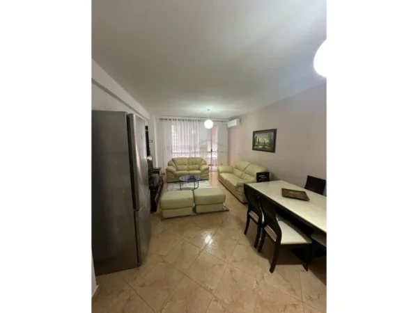 Tirane, jepet me qera apartament 2+1 Kati 3, 100 m² 500 € (Astir)