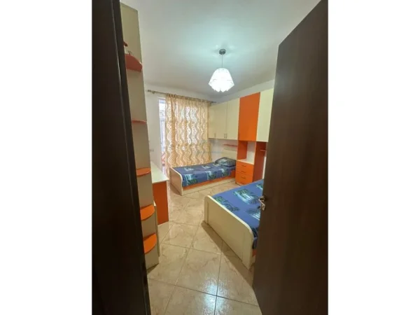 Tirane, jepet me qera apartament 2+1 Kati 3, 100 m² 500 € (Astir)