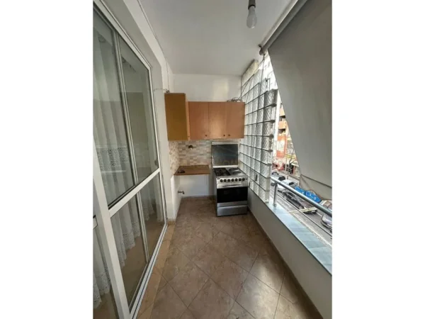 Tirane, jepet me qera apartament 2+1 Kati 3, 100 m² 500 € (Astir)