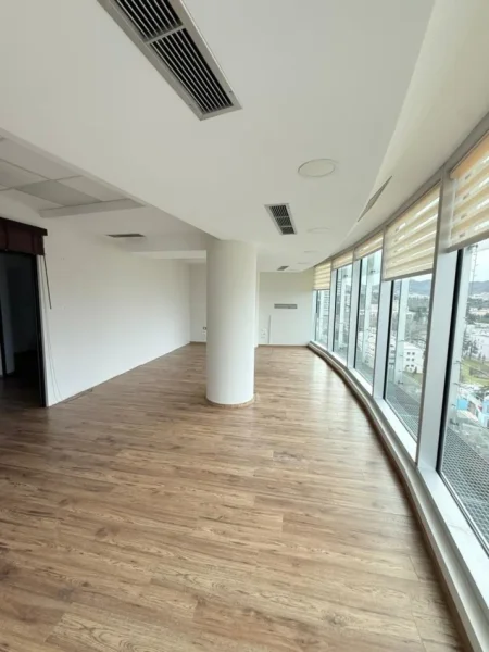 Tirane, jepet me qera zyre Kati 10, 105 m² 3.150 € (etc)