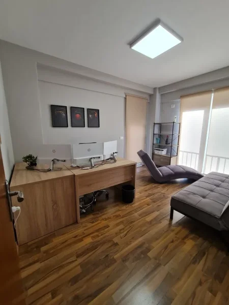 Tirane, jepet me qera zyre Kati 2, 139 m² 1.650 € (Ish-Parku)