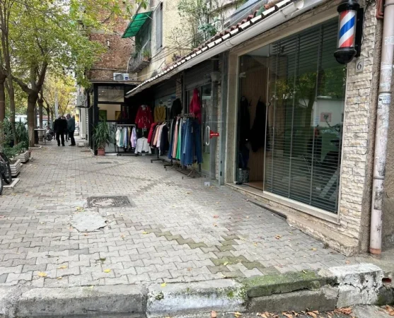 Tirane, shitet dyqan Kati 0, 60 m² 168.000 € (PAZARI I RI)