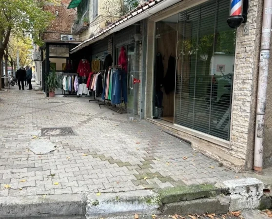Tirane, shitet dyqan Kati 0, 60 m² 168.000 € (PAZARI I RI)