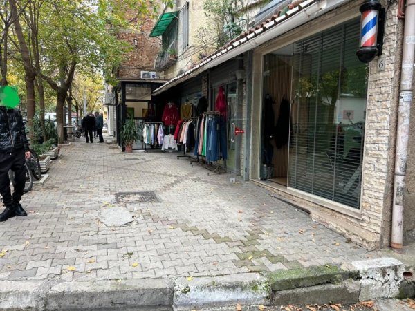 Tirane, shitet dyqan Kati 0, 60 m² 168.000 € (PAZARI I RI)