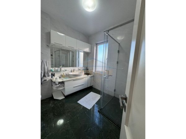 Tirane, shitet apartament 3+1+3+Verande Kati 2, 240 m² 480.000 € (Kinostudio)