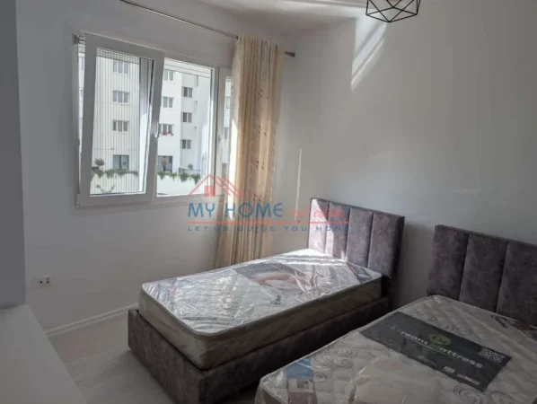 Tirane, jepet me qera apartament 2+1+Ballkon Kati 2, 96 m² 700 € (River Residence)