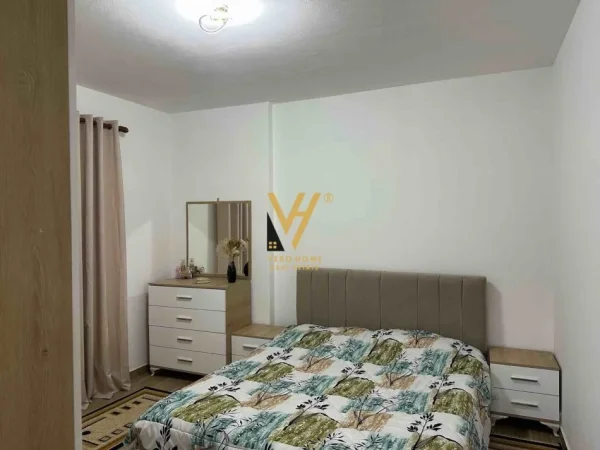 Tirane, jepet me qera apartament 2+1+Ballkon Kati 7, 84 m² 400 € (UNIVERS CITY)