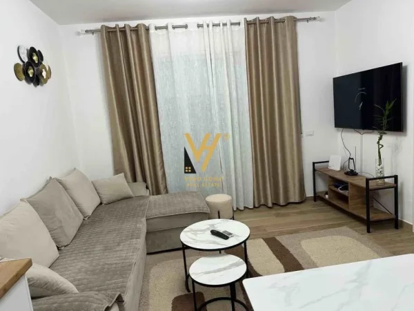Tirane, jepet me qera apartament 2+1+Ballkon Kati 7, 84 m² 400 € (UNIVERS CITY)