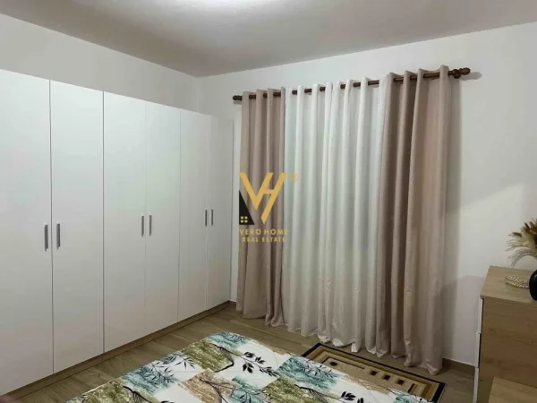 Tirane, jepet me qera apartament 2+1+Ballkon Kati 7, 84 m² 400 € (UNIVERS CITY)