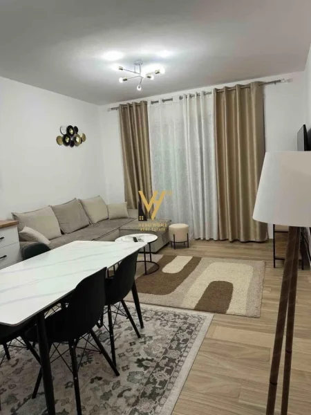Tirane, jepet me qera apartament 2+1+Ballkon Kati 7, 84 m² 400 € (UNIVERS CITY)