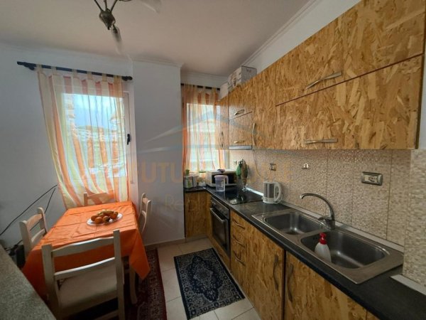 Tirane, jepet me qera apartament 2+1 Kati 2, 93 m² 450 € (Fresku)
