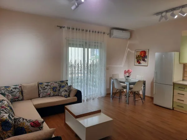 Tirane, jepet me qera apartament 2+1+Ballkon Kati 3, 110 m² 800 € (Rruga Eduard Mano)