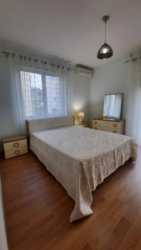 Tirane, jepet me qera apartament 2+1+Ballkon Kati 3, 110 m² 800 € (Rruga Eduard Mano)