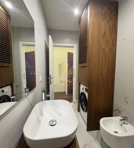 Tirane, jepet me qera apartament 1+1 Kati 4, 50 m² 700 € (Xhamllik, Xhanfize keko)
