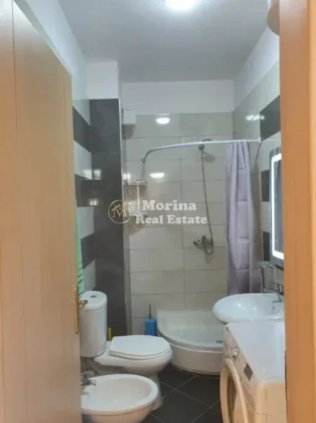 Tirane, jepet me qera apartament 2+1 Kati 4, 80 m² 500 € (Xhamlliku, Prane Venue Club)