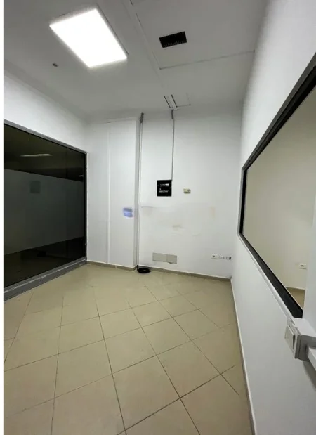 Tirane, jepet me qera zyre Kati 3, 165 m² 2.000 € (CONDOR CENTER)