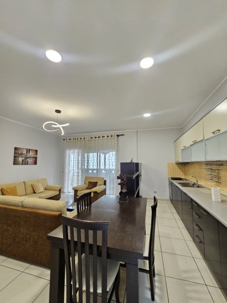 Tirane, jepet me qera apartament Kati 5, 120 m² 550 € (Myslym shyri)