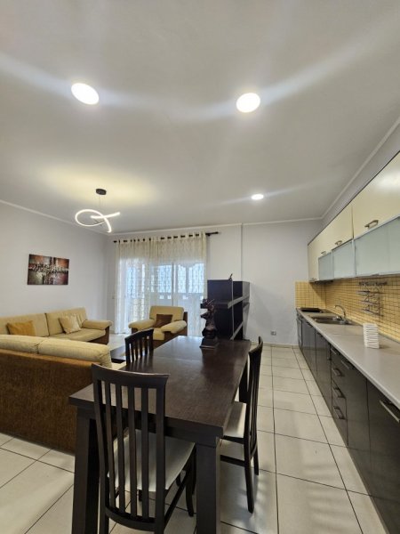 Tirane, jepet me qera apartament Kati 5, 120 m² 550 € (Myslym shyri)