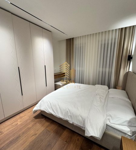 Tirane, jepet me qera apartament 2+1+Ballkon Kati 4, 60 m² 900 € (Xhamllik, Xhanfize keko)