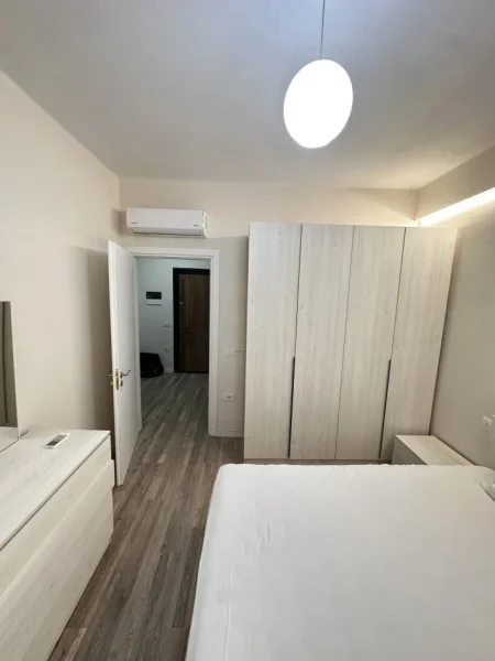 Tirane, jepet me qera apartament 1+1+Aneks+Ballkon Kati 1, 65 m² 500 € (Kashar)