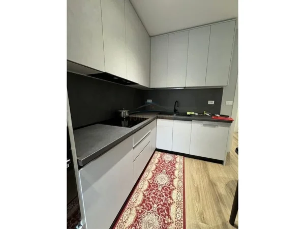 Tirane, jepet me qera apartament 2+1 Kati 2, 76 m² 900 € (Shkolla e Kuqe)