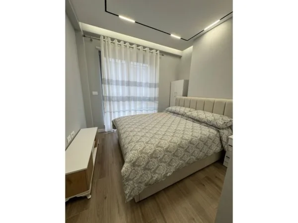 Tirane, jepet me qera apartament 2+1 Kati 2, 76 m² 900 € (Shkolla e Kuqe)