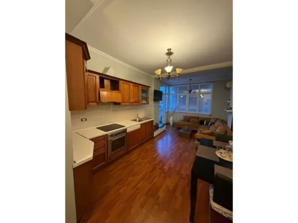 Tirane, jepet me qera apartament 2+1 Kati 9, 105 m² 800 € 