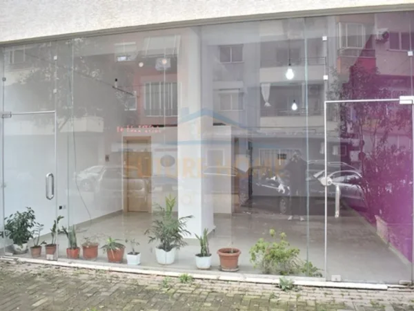 Tirane, jepet me qera ambjent biznesi Kati 0, 53 m² 500 € (Unaza e re)