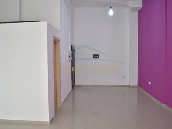 Tirane, jepet me qera ambjent biznesi Kati 0, 53 m² 500 € (Unaza e re)